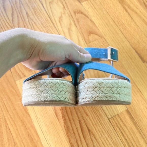 Women’s Ann Taylor LOFT denim chambray look wedge sandals with 1+3/4 inch heel - Picture 6 of 9